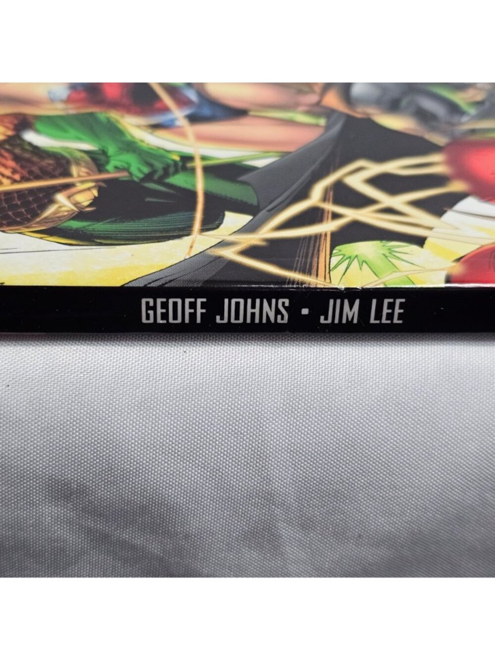 Justice League Vol. 1 Origin Comic Book By Geoff Johns Jim Lee & Scott Williams - Picture 12 of 13